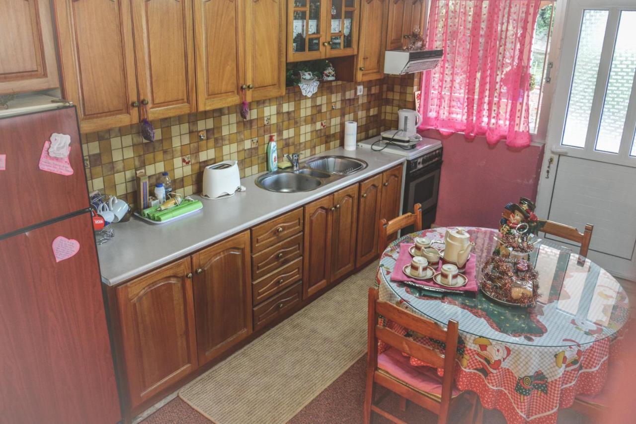 Georgia'S Village House Kondostavlos ภายนอก รูปภาพ